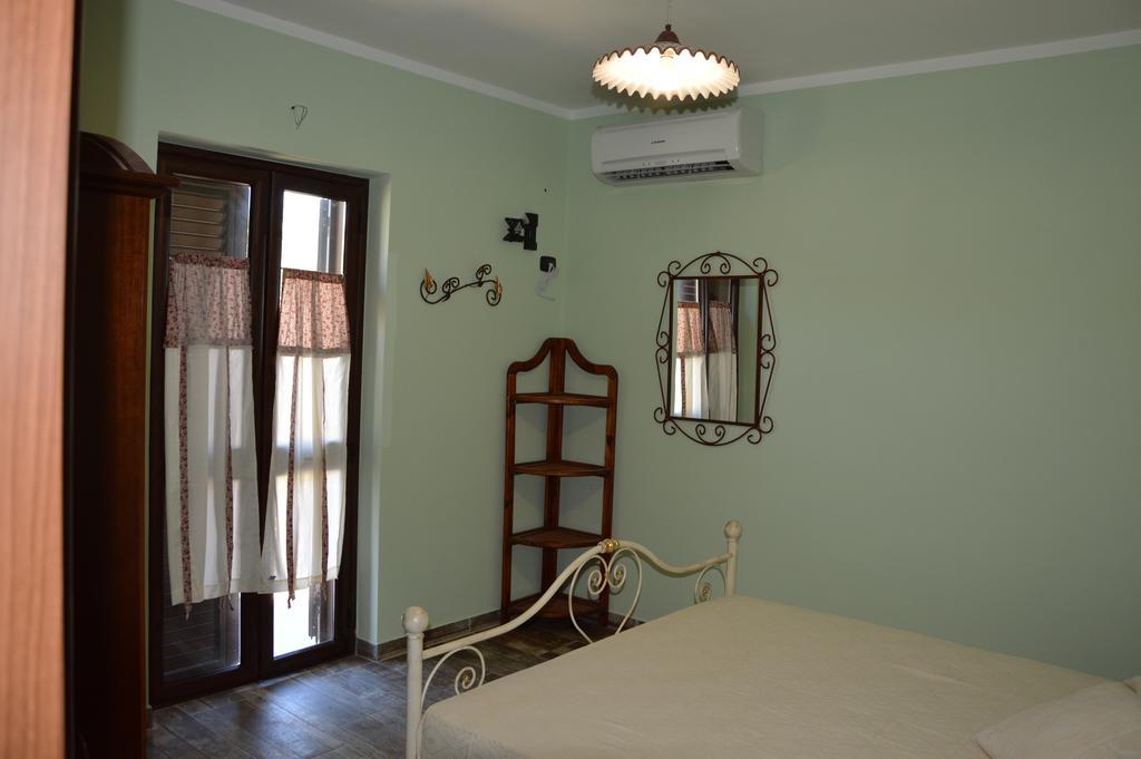 Agriturismo Donna Beatrice Bianco Phòng bức ảnh